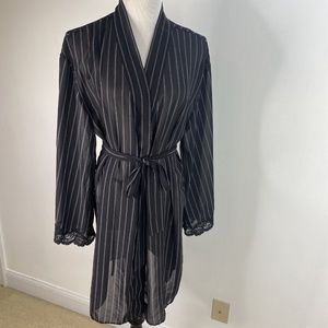 Valerie Stevens Robe size Medium M Black Pink stripes chiffon cinched back lace